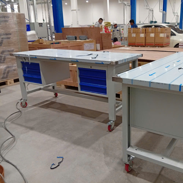 Tự Thiết Kế Bàn Thao Tác Theo Nhu Cầu – Có Nên Không?