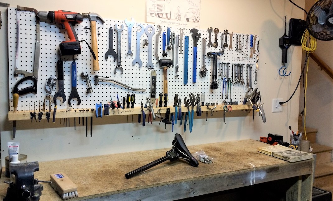 5 Lý Do Nhà Xưởng Hiện Đại Cần Sử Dụng Giá Treo Dụng Cụ Chuyên Nghiệp