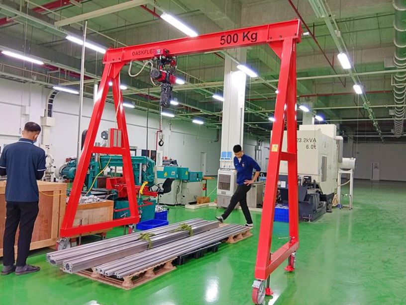 cổng trục di động và pa lăng xích điện Daskflex giao cho SMC