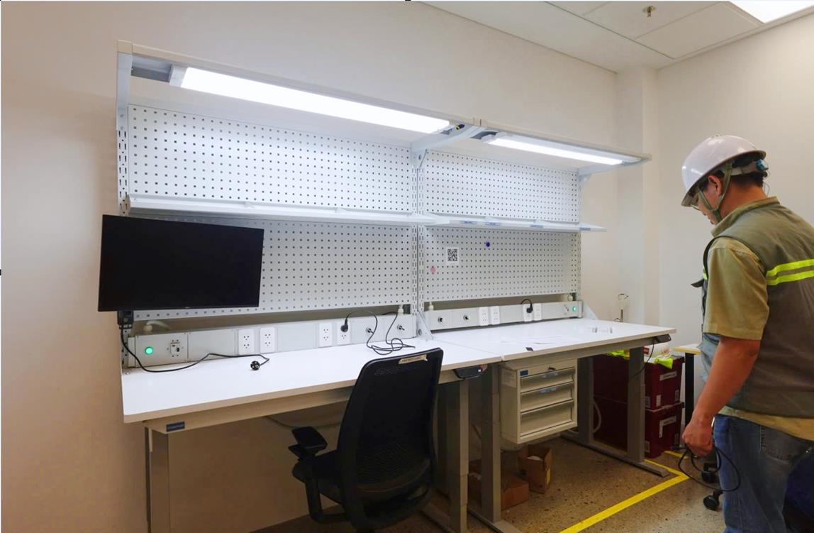 lắp r&aacute;p b&agrave;n l&agrave;m việc điều chỉnh độ cao Daskflex