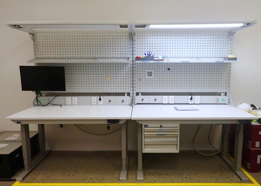 b&agrave;n l&agrave;m việc điều chỉnh độ cao Daskflex b&agrave;n giao cho kh&aacute;ch 