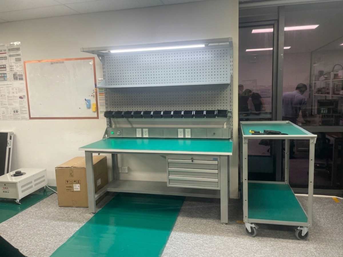 b&agrave;n thao t&aacute;c chống tĩnh điện